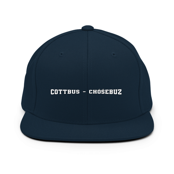 Personalisierbare Cottbus - Chóśebuz Cap – Varsity4 Design – Dunkles Navy für Cottbus - Chóśebuz