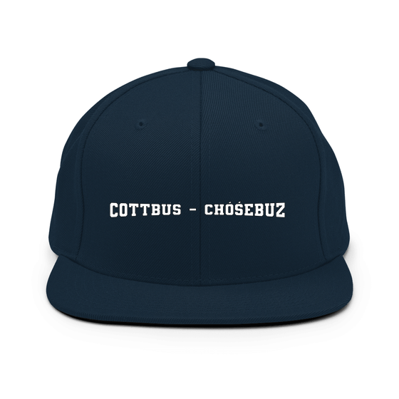 Cottbus - Chóśebuz Cap mit Varsity4-Design (Dunkles Navy)