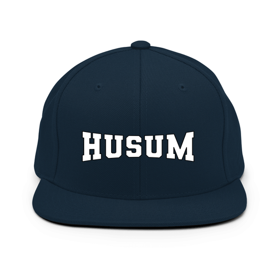 Personalisierbare Husum Cap – Varsity4 Design – Dunkles Navy für Husum