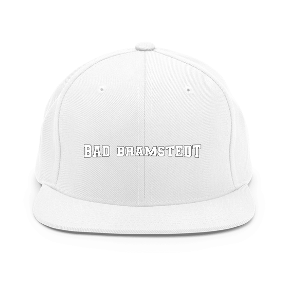 Bad Bramstedt Cap mit Varsity4-Design (Weiß) – Produktansicht